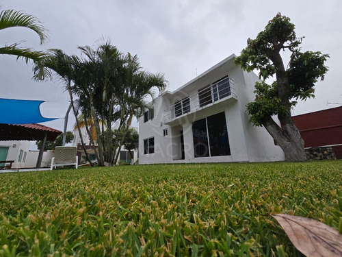 Casa En Venta En Anenecuilco De Dos Niveles