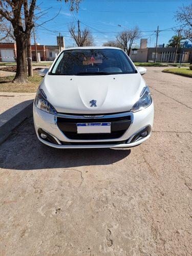 Imagen 3 de 16 de Peugeot 208 2018 1.6 Allure