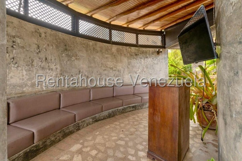 Casa ( 3 Niveles / Remodelada) Venta Alto Hatillo ( Urb. La Hatillana) Mls-25-8876