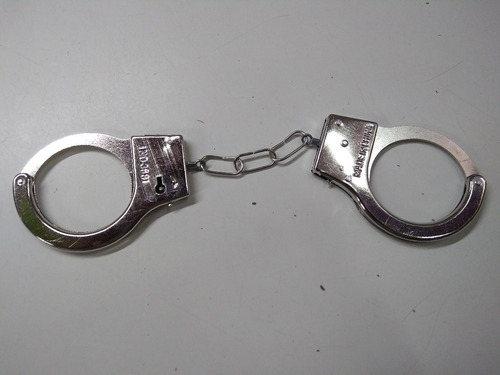 Esposas Metal Chapa Cotillon Disfraz Policia Ladron X1