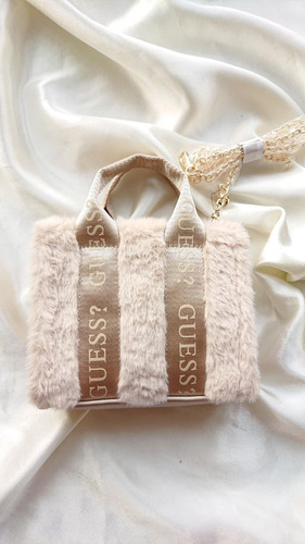 Guess Fur Mini Tote Crossbody Acabado De Los Herrajes Oro Color Beige Correa De Hombro Dorado Diseño De La Tela Lisa