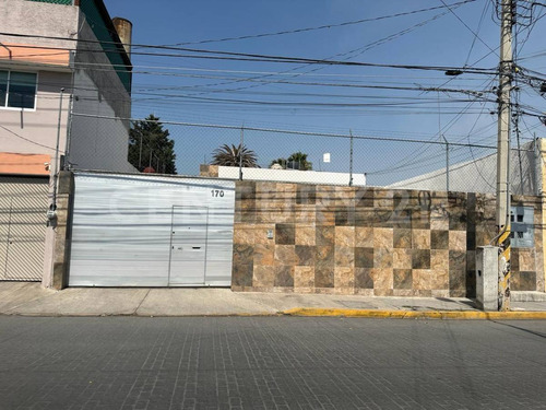 Casa En Venta En Condominio A 2 Calles De La Diagonal Defensores De La Republica