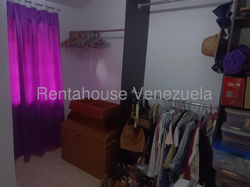 Julio Latouche 25-10392 Townhouse En Venta La Entrada Naguanagua, Cómodo Y Acogedor, Clima De Montaña, En Plena Avenida.