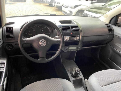 Imagem 4 de 15 de Volkswagen Polo Sedan 1.6 Mi 8v Total Flex 2004