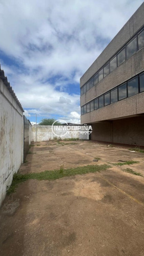 Inmobipiña Vende Edificio Comercial En La Zona Industrial Ud-321, Puerto Ordaz, Estado Bolivar - Gl