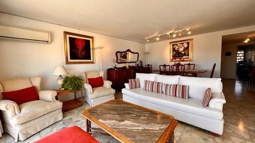 Apartamento En Alquiler De 4 Dormitorios En Playa Mansa (ref: Bpv-7881)