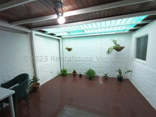 Imagen 25 de 30 de Hermoso Townhouse Ubicado En Conjunto Cerrado Con Pozo, Vigilancia Privada Y Doble Porton De Acceso, Es Moderno Y Tendencia Minimalista, Cuenta Con Su Cocina Empotrada Equipada, Pisos Laminados