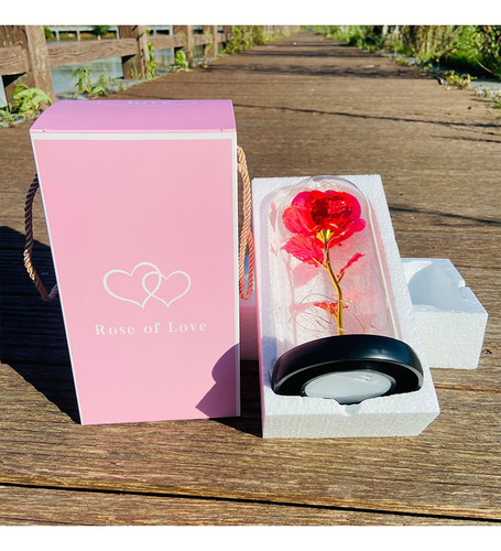 Presente De Dia Dos Namorados Com Rosas Brilhantes Cobertas