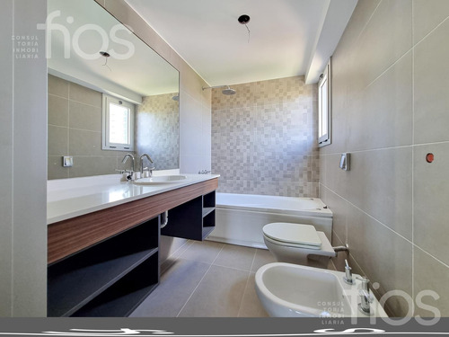 Venta Departamento De Dos Dormitorios Con Balcon, Cochera Y Amenities En Puerto Norte