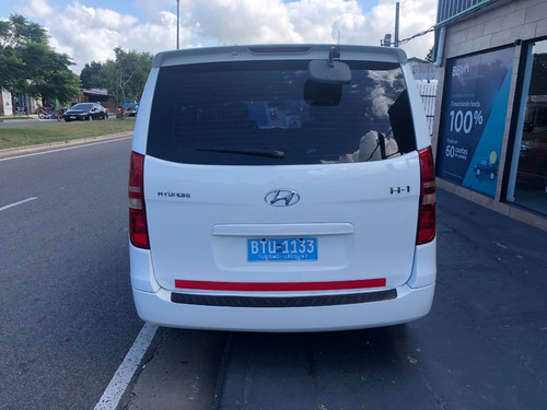 Hyundai H1 Mini Bus 12 Pasajeros 2.5cc