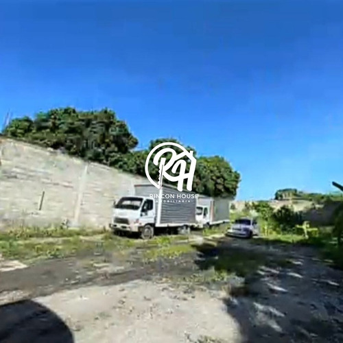 Terreno En Venta En El Barrio Lourdes, Maracay