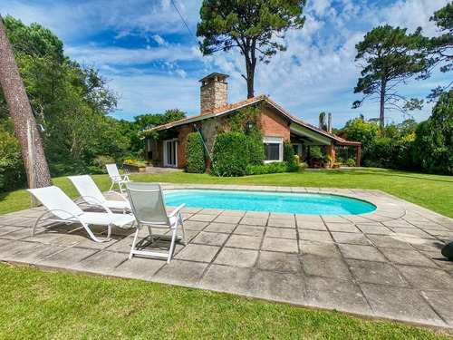 Casa 7 Dormitorios En Cantegril, Punta Del Este