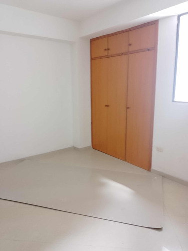 Apartamento En El Parral Resd. Pegaso