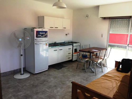 Imagen 2 de 8 de Departamento 2 Ambientes En Complejo