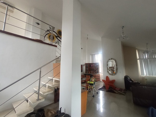 Imagen 9 de 16 de Av. Intercomunal Guarenas Guatire - Urb. Frutas Condominio