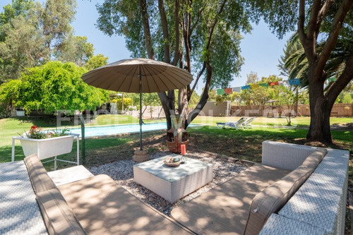 Casa Chilena, Excelente En Condominio