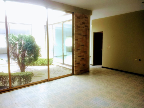 Imagen 18 de 25 de Casa Renta Toluca Colonia Cipres Residencial Colon, Uso Comercial Acceso Por Dos Calles, A 5 Min Centro Historico, Salida Rapida Cdmx