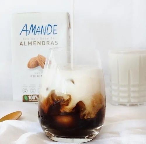 Imagen 4 de 6 de Leche De Almendras Y Coco Amande Pack X 8 Und X 1 Lt
