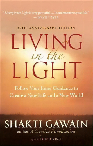 Living In The Light : Follow Your Inner Guidance To Create A New Life And A New World, De Shakti Gawain. Editorial New World Library, Tapa Blanda En Inglés, 2011