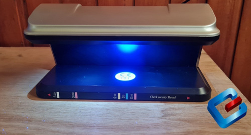 Imagen 2 de 4 de Detector Led De Billetes Falsos Portátil Cifra Xb 115