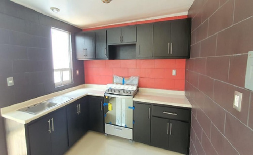 Imagen 3 de 14 de Casa Moderna De 3 Recamaras, Cuarto De Juego Y Terraza