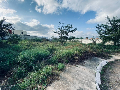 Imagen 3 de 10 de Amplio Terreno En Privada Residencial Al Norte De Mérida. Construye Ahora.
