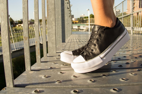 Imagen 4 de 10 de Zapatillas Urbanas Cuero Plataforma Mujer Sneaker Negras