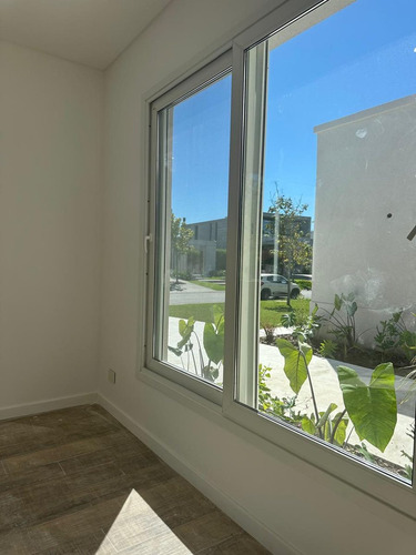 Venta Excelente Casa Al Agua - Virazon 7 Ambiente