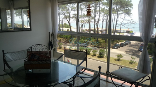 Apartamento En Mansa, 2 Dormitorios *- Ref: 859