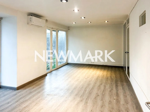 Amplia Propiedad Comercial En Arriendo