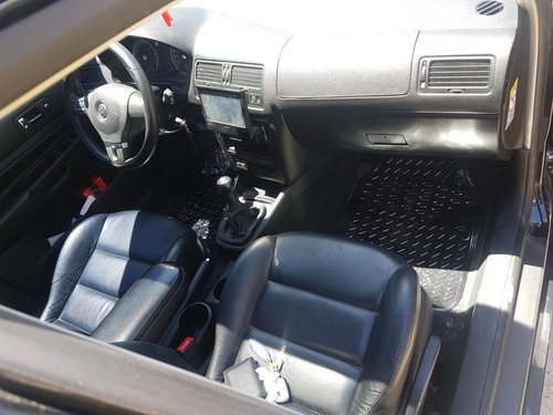 Volkswagen Bora 1.8 Highline T 180cv Cuero 2014