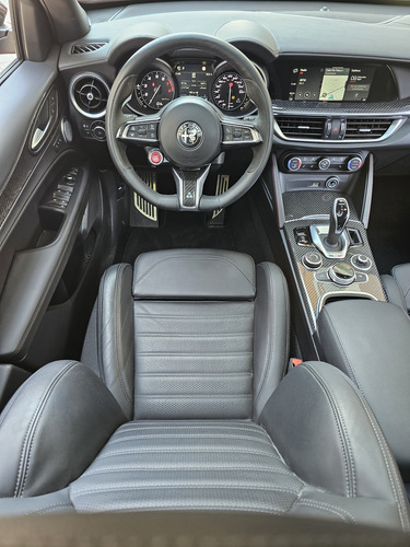 Alfa Romeo Stelvio 2.9L Quadrifoglio Verde V6 Bi-Turbo At