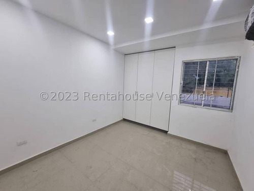Casa En Venta Extraordinaria Villa A Estrenar Mp Con Hermosa Cocina Concepto Abierto, Pisos De Marmol, Decoración En Escayolad, Iluminacion Led. Colinas De Guataparo Valencia 24-33107