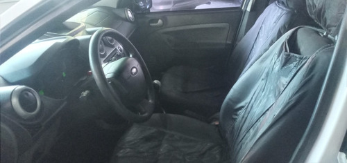 Imagem 9 de 12 de Ford Fiesta 2014 Hatch Se 1.0 Flex Completo - Novo