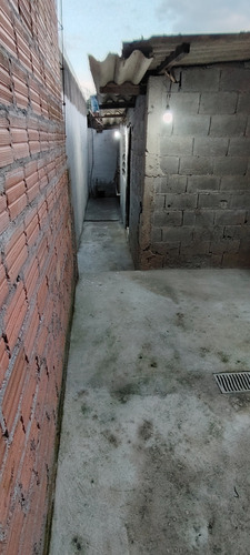 Casa Adoçada 3 Cómodos 2 Banheiros Excelente Oportunidade!!