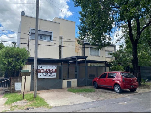 Casa De 3 Dormitorios Con Parrillero, Pileta Y Galería - Fisherton
