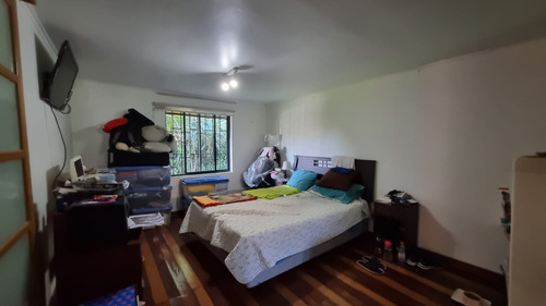 Casa Remodelada, 2 Pisos, Amplio Terreno