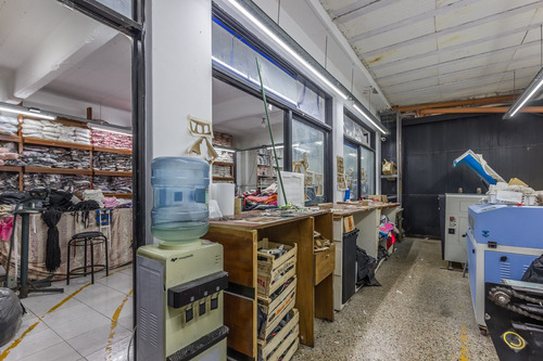 Taller Con Vivienda En Caba: Lote Propio, Terraza Y Quincho