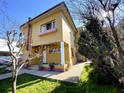 Casa En Venta 4d, 3b, 3e, Piscina Y Gran Terreno En Ñuñoa.