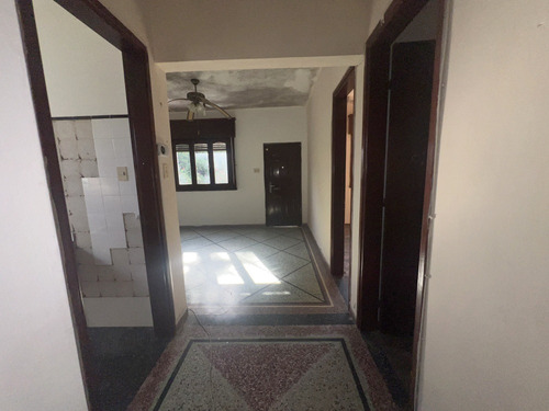 Venta Casa Sólida Con Amplio Terreno En Paso De La Arena, Padrón Único, 2 Dormitorios, Garage Varios Vehículos, Jardín, Fondo, Gran Potencial