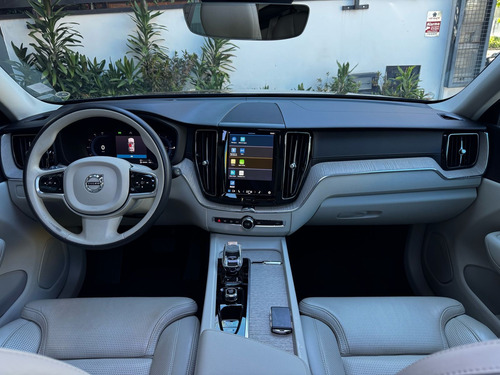 Volvo XC60 2.0 T8 Ultimate Recharge (Plug-In) 5P Hibrido