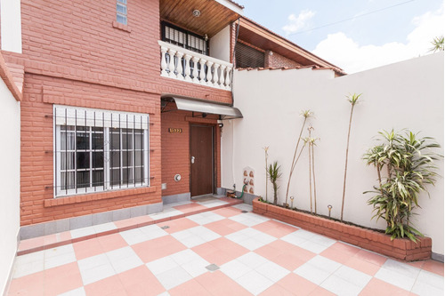 Triplex Con Cochera Y Patio En Lanus Oeste