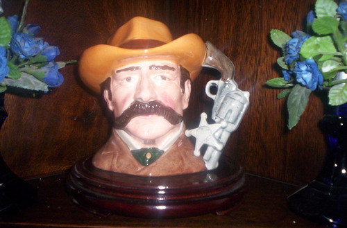 Royal Doulton El Lejano Oeste El Sheriff Wyatt Earp Medium