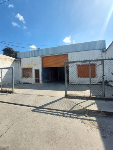 Imagen 1 de 5 de Se Alquila Galpon Comercial Calle Michelena Jc4147403296