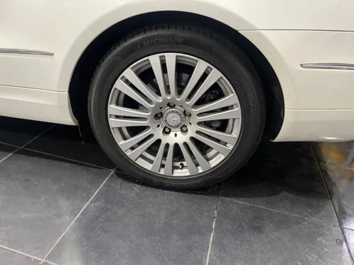 Mercedes Benz E200 Cgi At 4x2 1.8