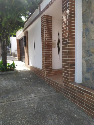 Imagen 2 de 12 de Los Pomelos Quinta De 2 Niveles