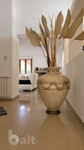 Imagen 4 de 29 de Venta Casa En Lomas De La Carolina Con 4 Dormitorios Y 5 Baños, Impecable!!!