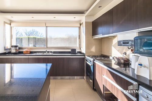 Venta Casa 5 Dormitorios Kentucky Club De Campo Barrio Privado