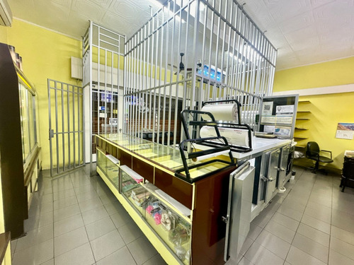 Se Alquila Local Comercial Con Fondo De Comercio!!. (villa Lugano)