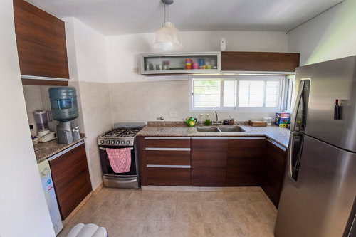 Venta ! Casa Con Pileta En Barrio Las Acequias
